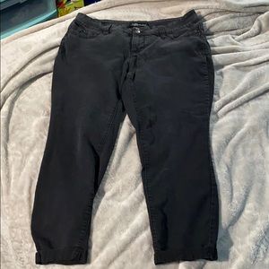 Skinny leg jeans, cuffed ankle